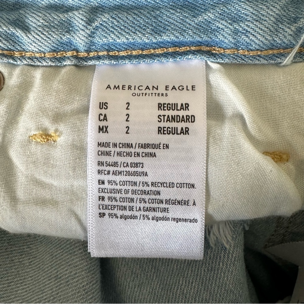 American Eagle NWT Women’s Distressed High-Rise Mom Straight Jeans - Picture 7 of 11